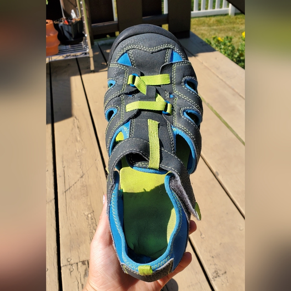 Keen sandals kid's water shoes